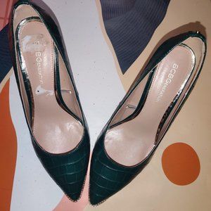 BCBG Generation Hallix Pointed Toe Pump in Emerald Green !